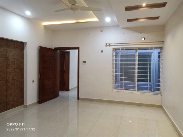 10 Marla Upper Portion For Rent in Wapda Town Phase 2 R Block