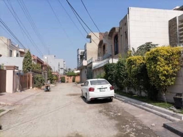 13 Marla Upper Portion In Saeed Colony Is Available For rent